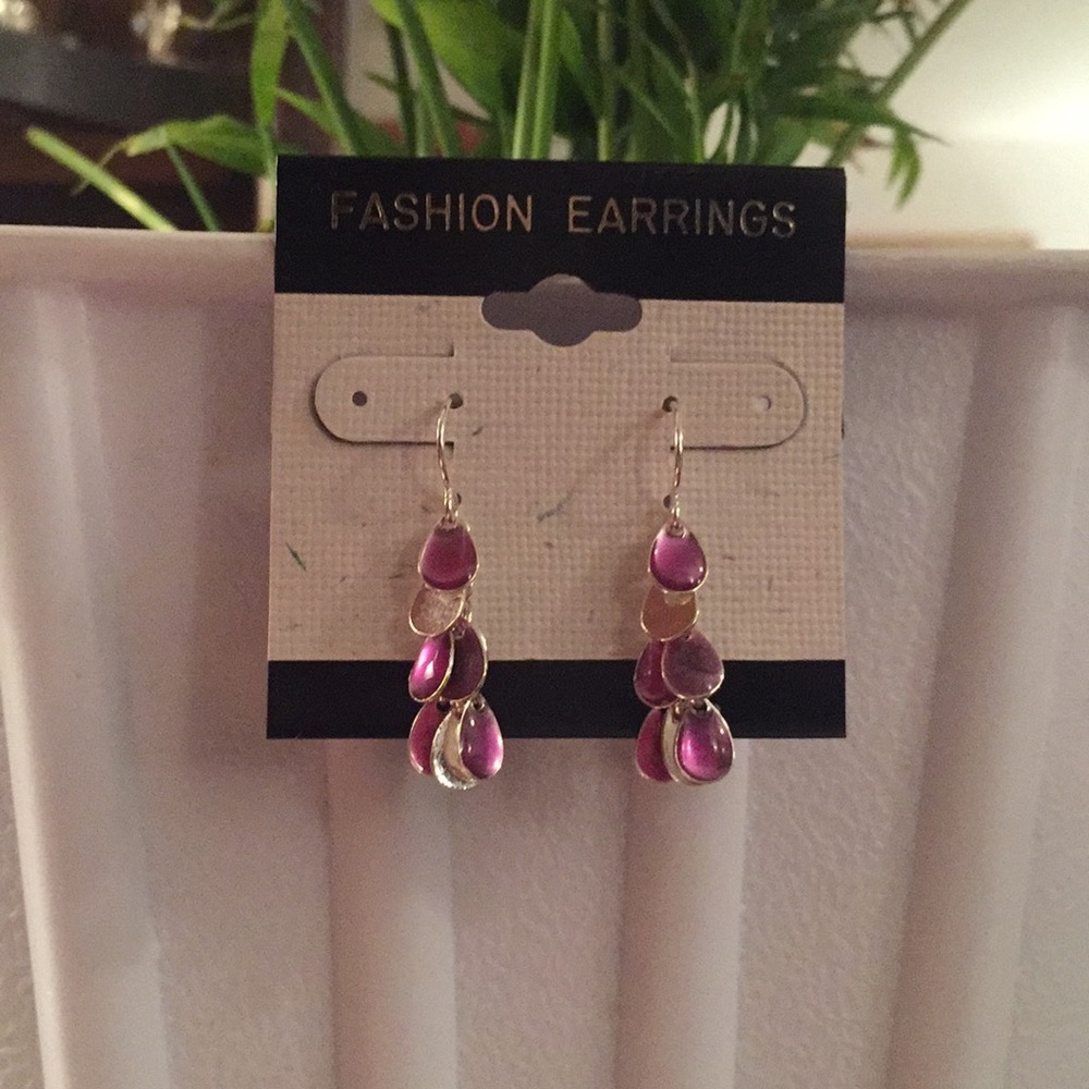 NWT*gorgeous ‘Pretty in pink’ teardrop earrings